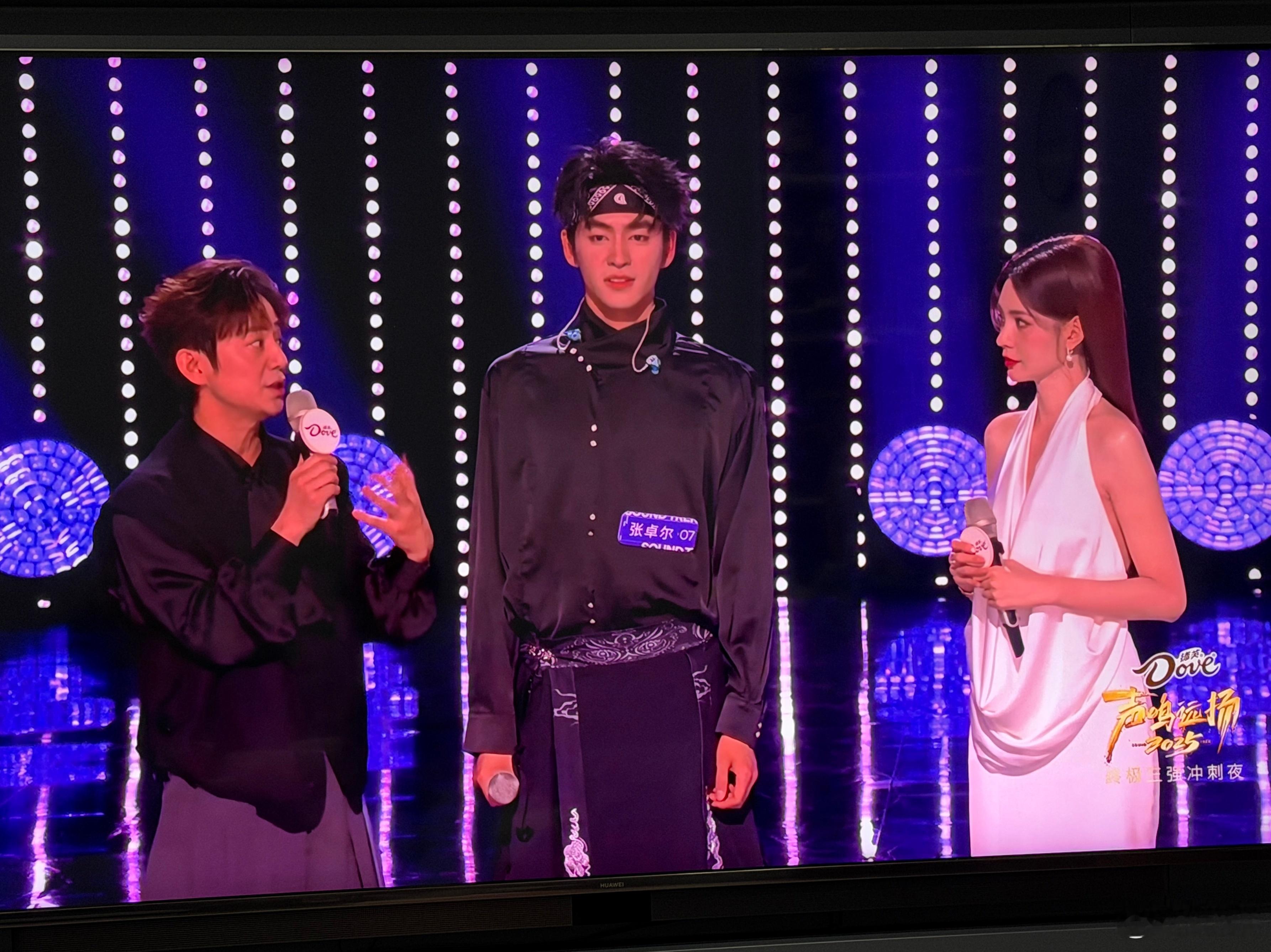 张卓尔天赋太高了。如果能遇到好的经纪团队，我觉得他未来甚至能达到张杰的高度。声鸣