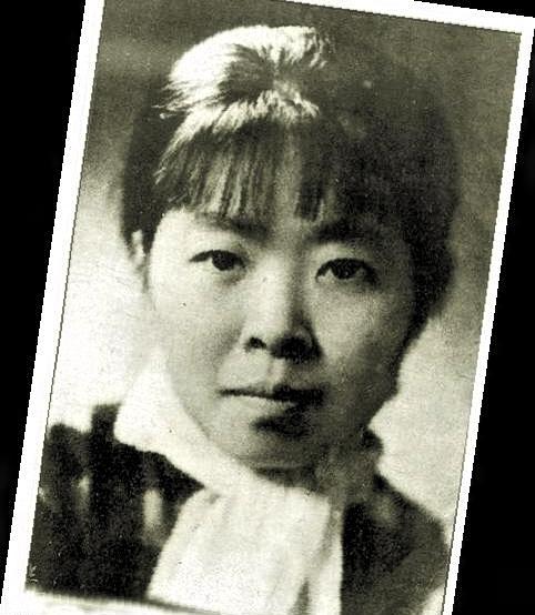 萧红原名张迺莹，黑龙江呼兰人，是民国四大才女之一，有“30年代文学洛神”之称。她