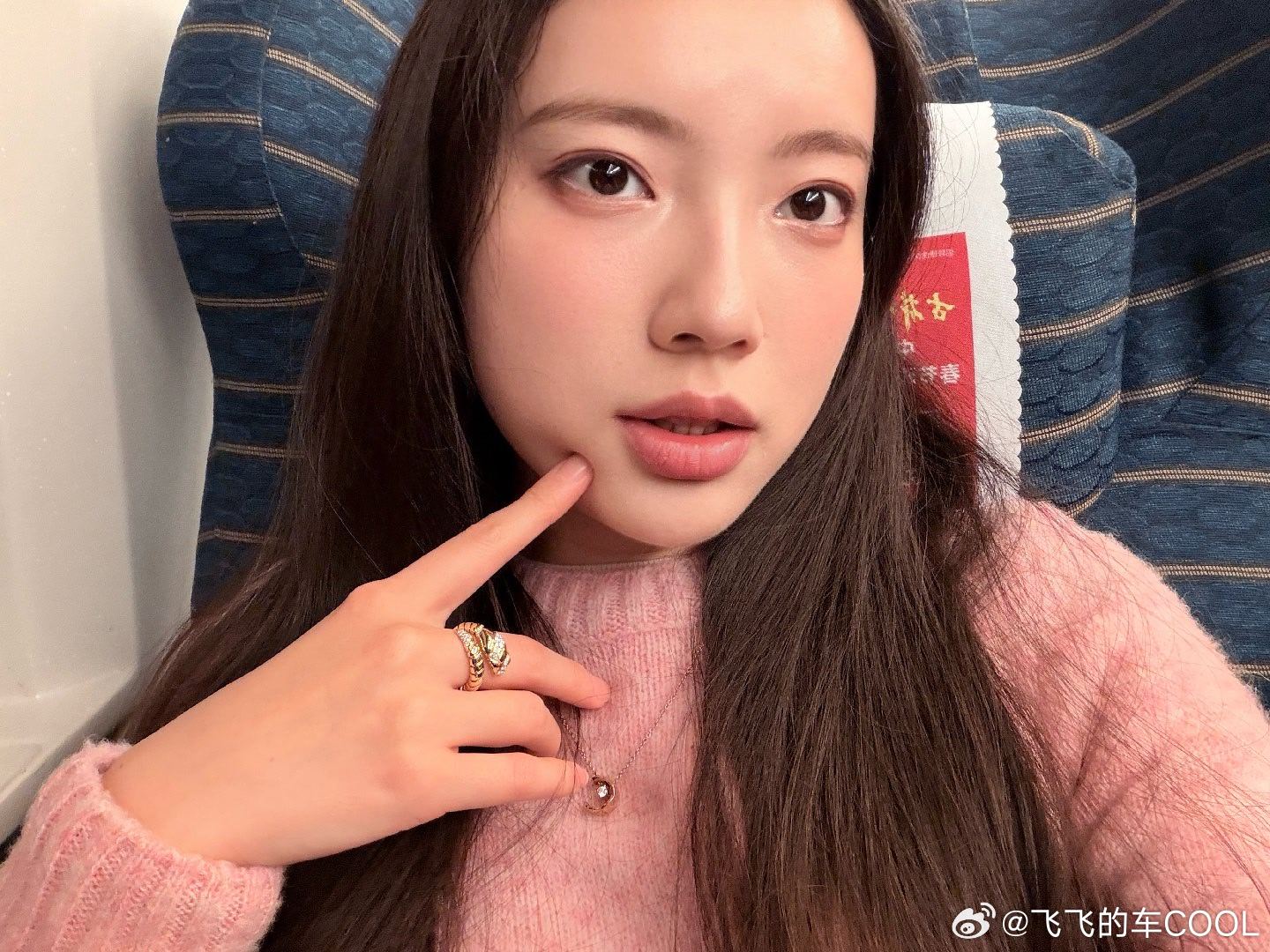 大家好 好久没发自拍了 这是我你们还记得吗？