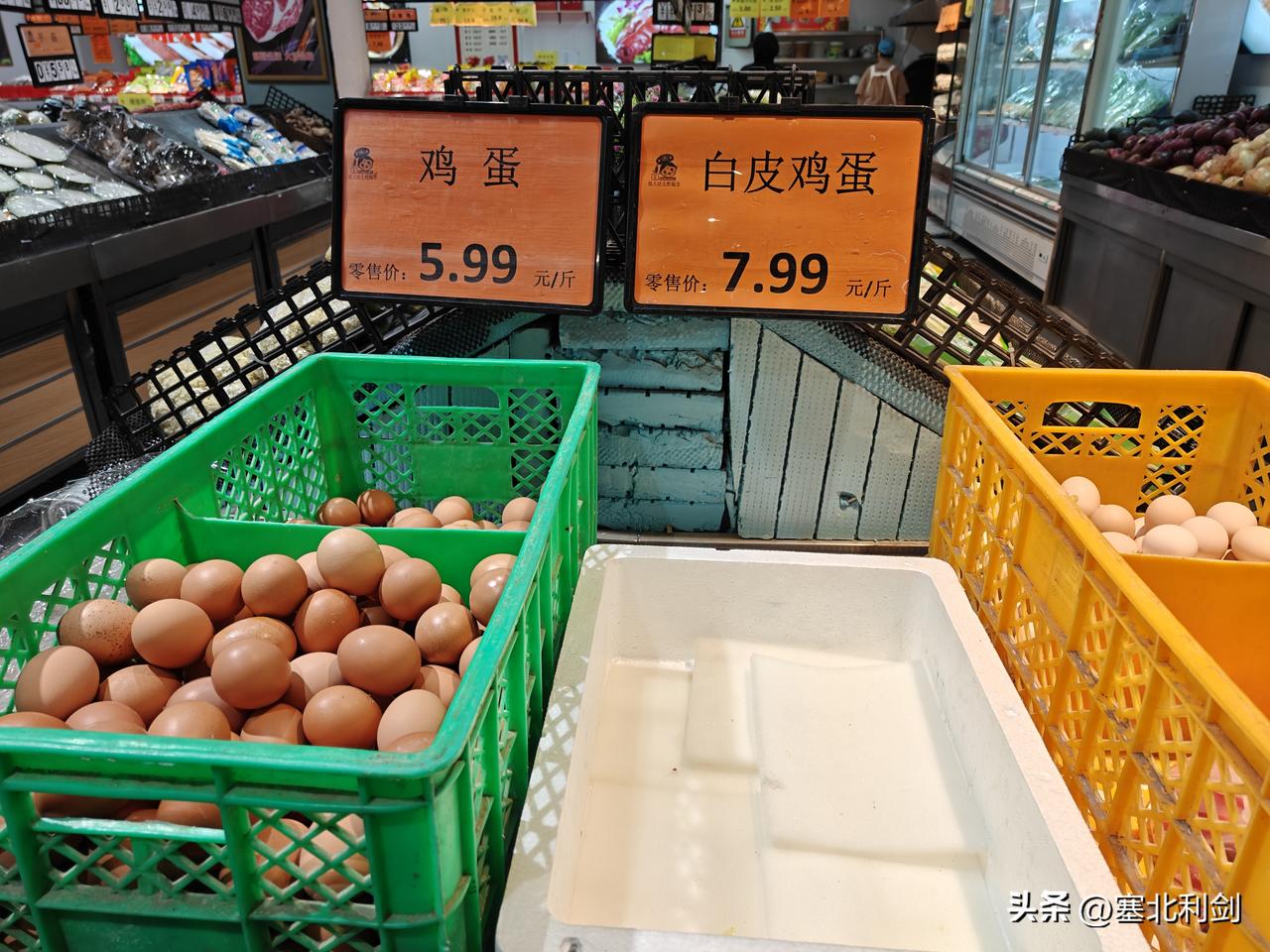 鸡蛋价格为什么突飞猛进？到宣化一家超市购物，发现鸡蛋价格每斤5.99元，白皮的7