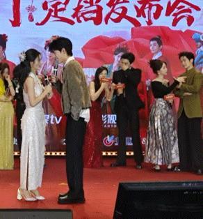 王星越嗑到做扩胸运动  电视剧五福临门 俺不中了我嗑药就跟王星越一毛一样啊啊啊啊