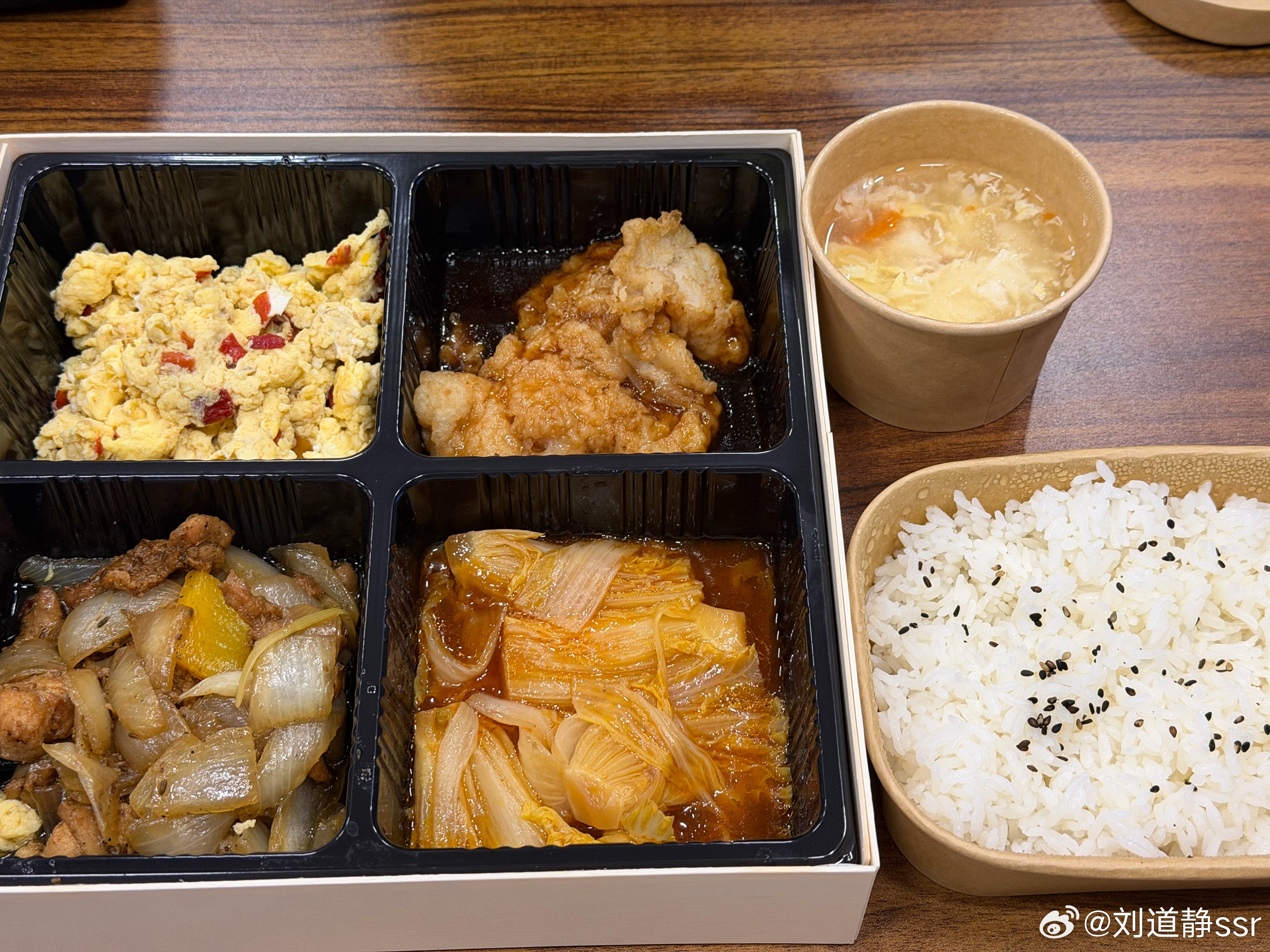 今日工作车，大家先吃～吃完，给大家拍一个保密车型！ 北京·聚伙片场