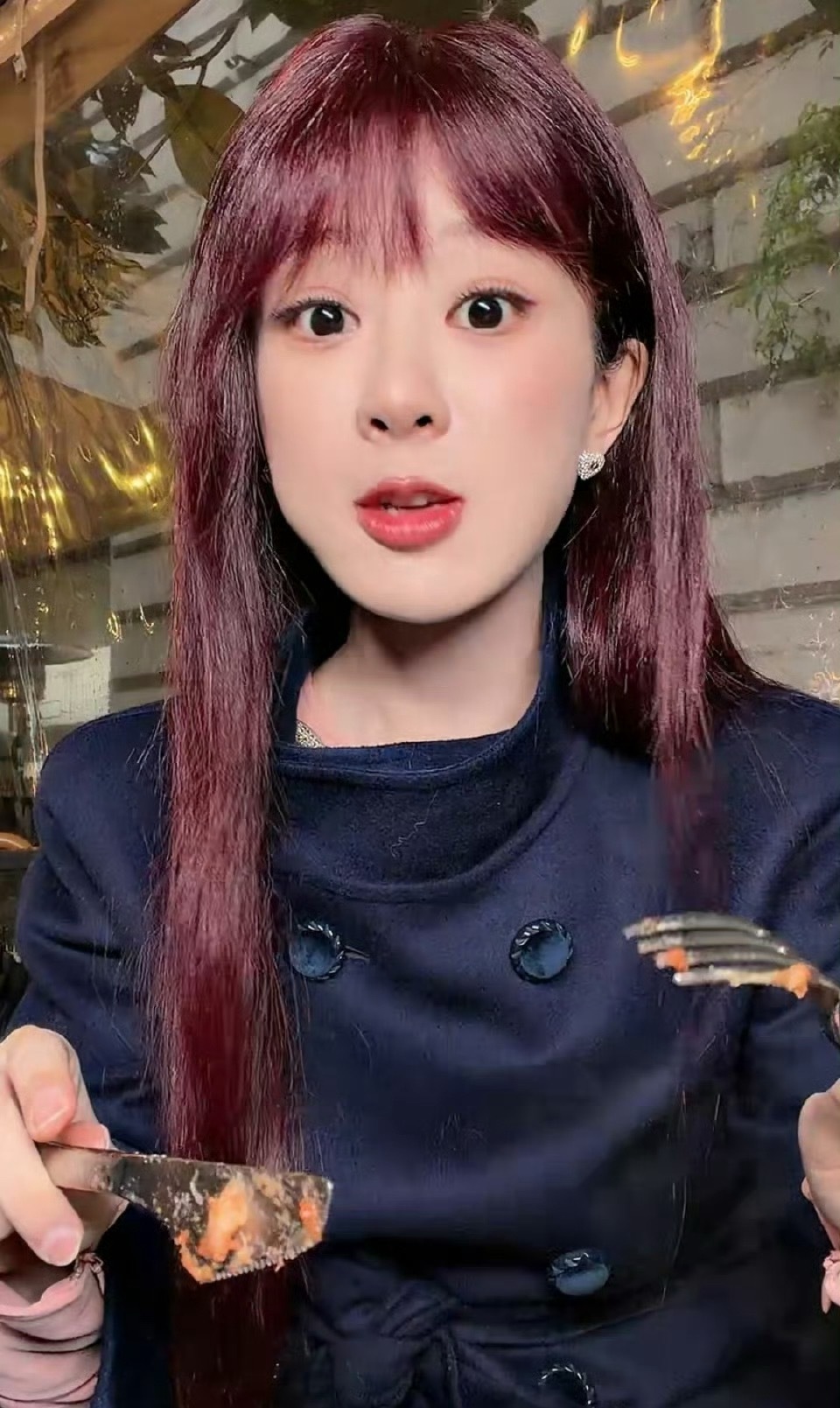 美萌紫紫吃播啦哈哈哈杨紫染红发