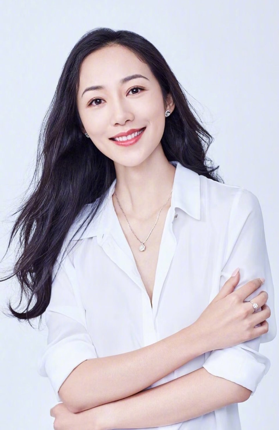 宋祖儿被男粉求婚 …宋祖儿并非首个被男粉求婚的女明星，有同样经历的还有张柏芝，类