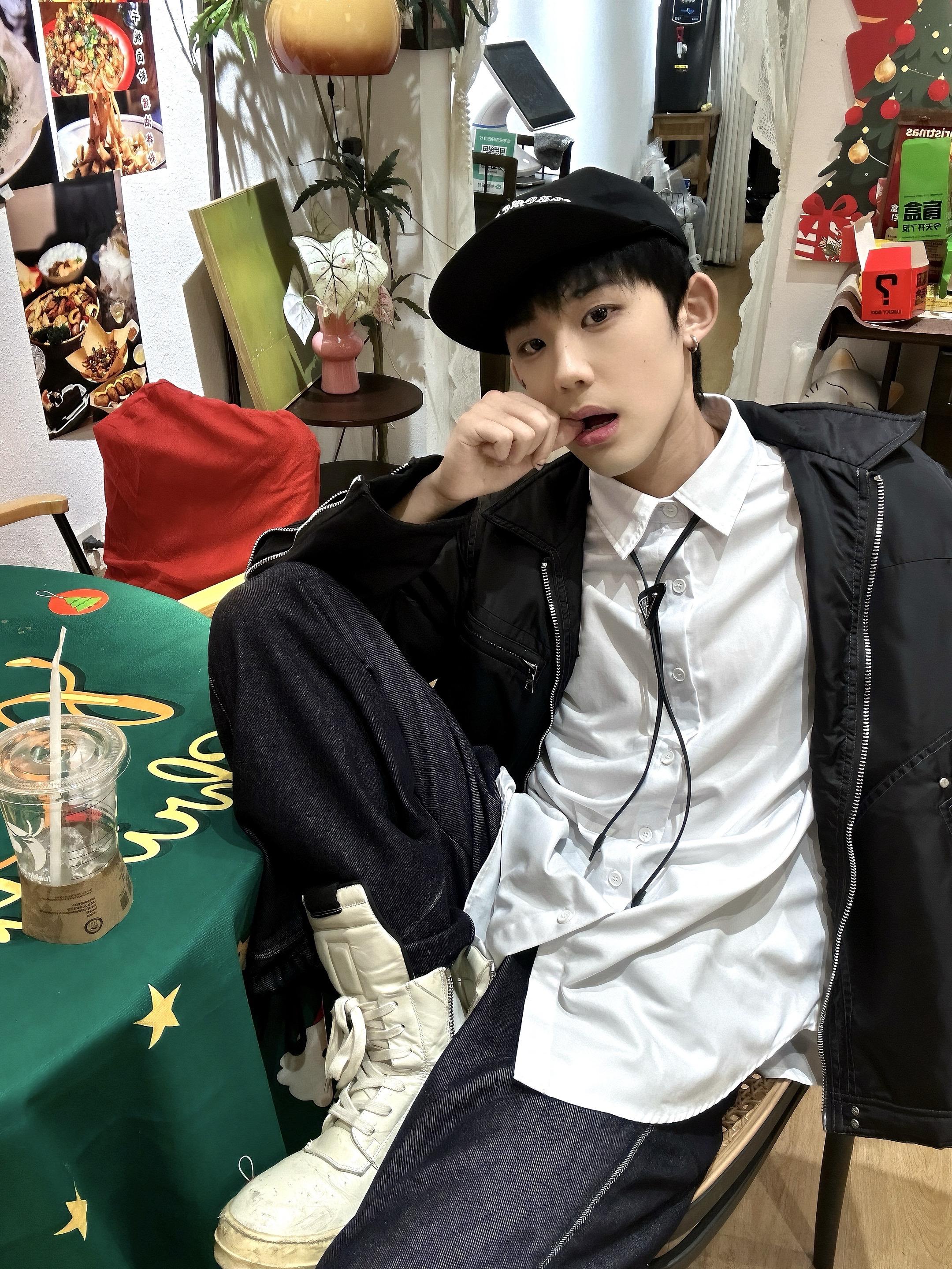 我已经撒泼尿照过自己了 挺好看的不处