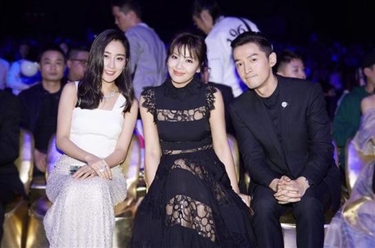 十年前，胡歌、刘涛、马苏同框的画面，三位都是演技派的演员，哈哈。

2016年1