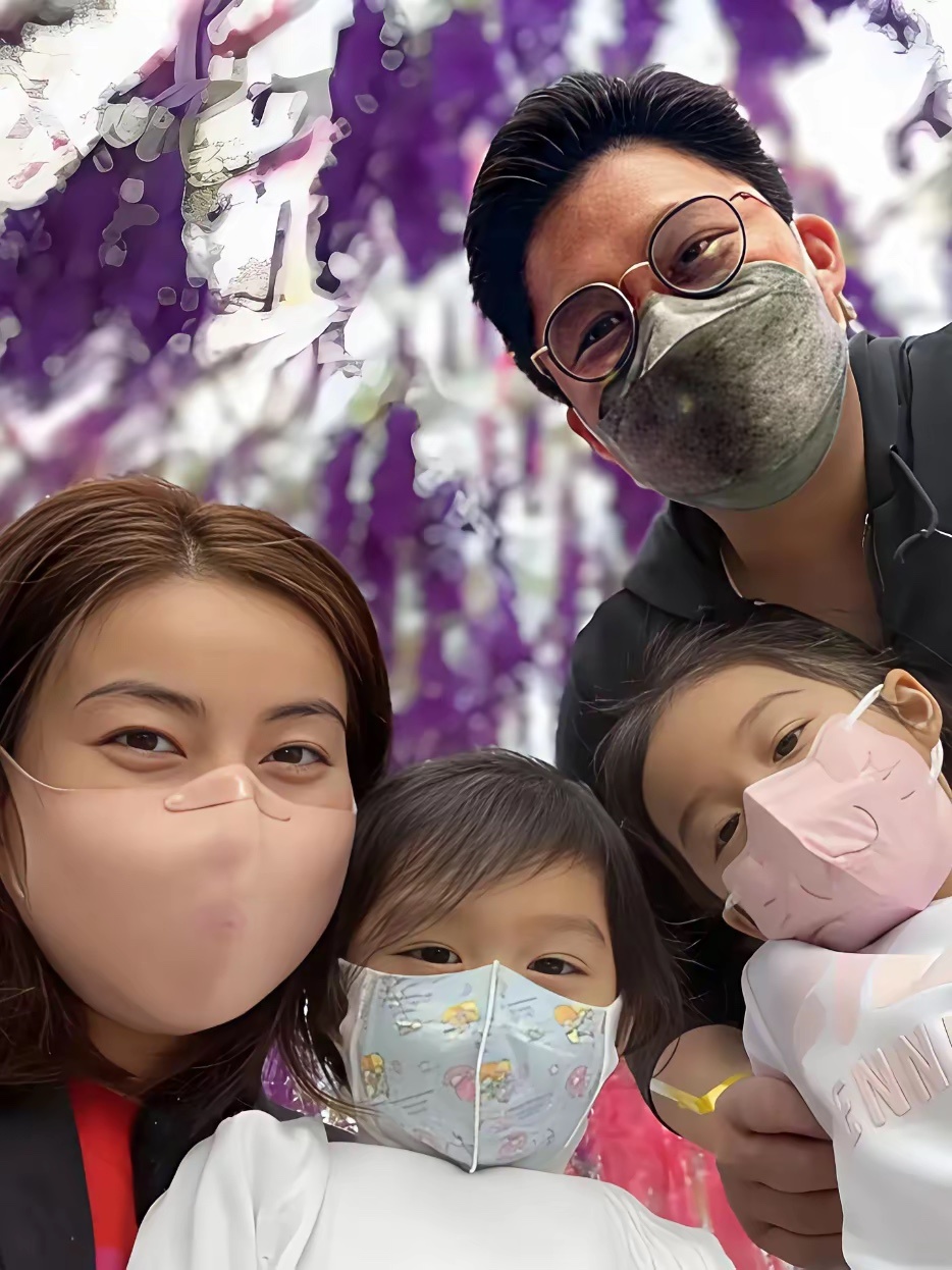 清晨5:50起床，不请保姆，郭晶晶亲自准备早餐、打理家务。别人送孩子去国际学校，