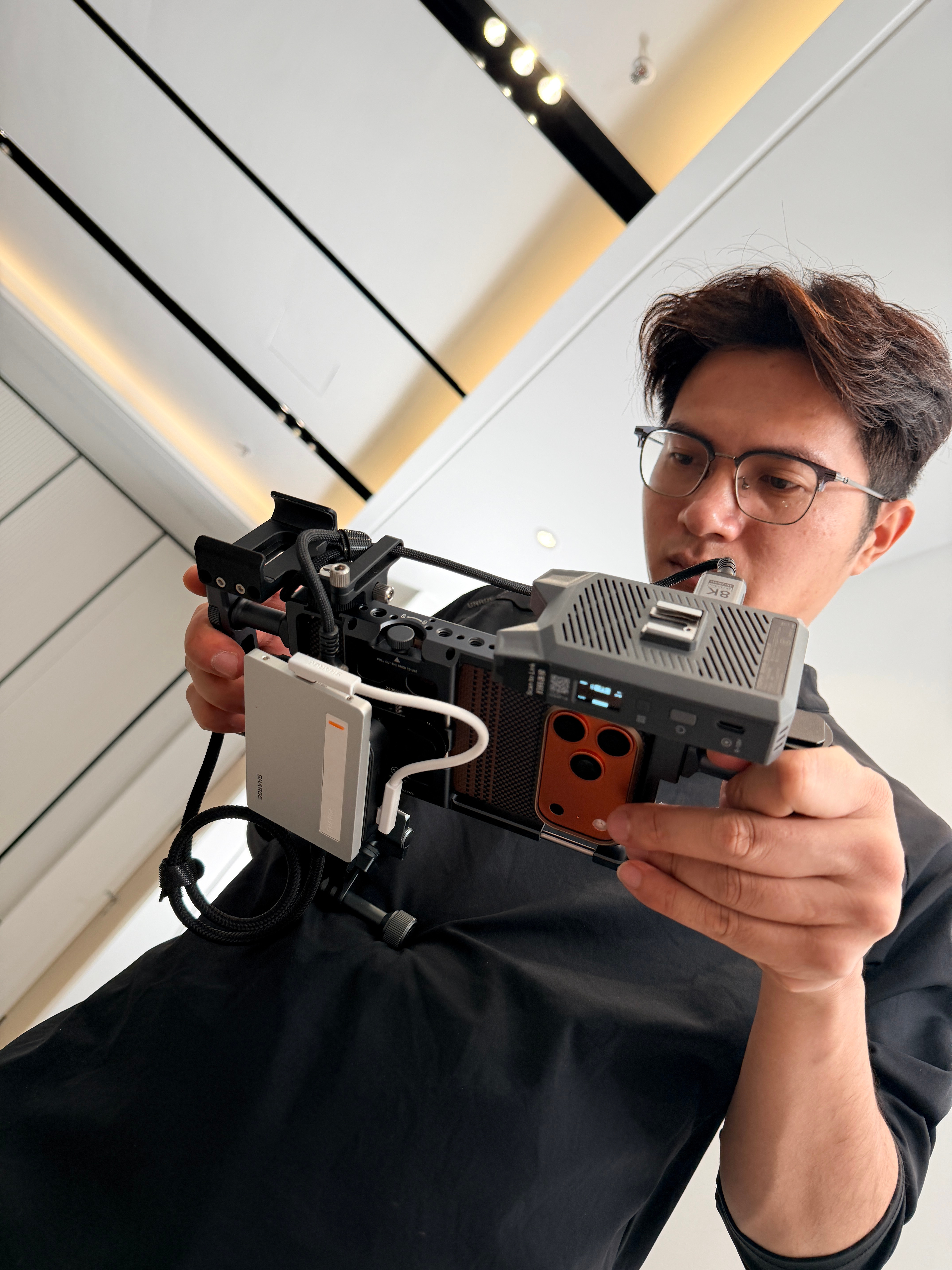 认真的男人果然更帅啊我司新晋汽车博主肩负重任没想到吧~他还是我司一名摄影担当这不