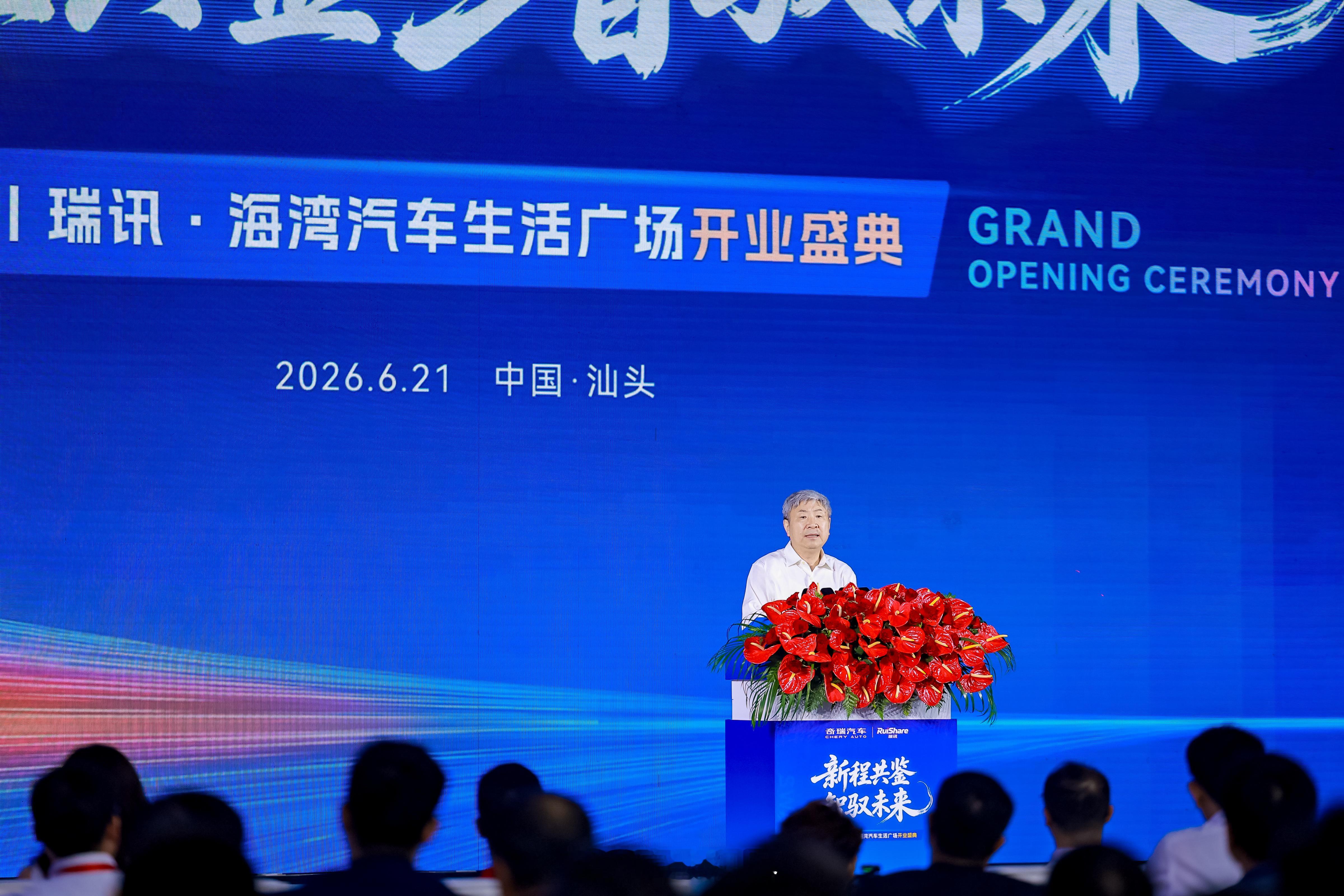 很多人觉得买车就是个交易行为，比价格、比参数、比赠品，签完字走人，跟买台冰箱没区