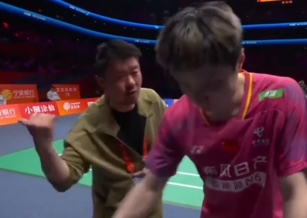 亚锦赛登顶再立目标！石宇奇官宣坚守至2028奥运，剑指男单奥运金牌圆梦巅峰石宇奇