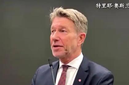 彻底打脸！欧盟前脚刚禁俄气中东就突发冲突，欧洲气价直接狂涨75%，挪威大臣直接摊