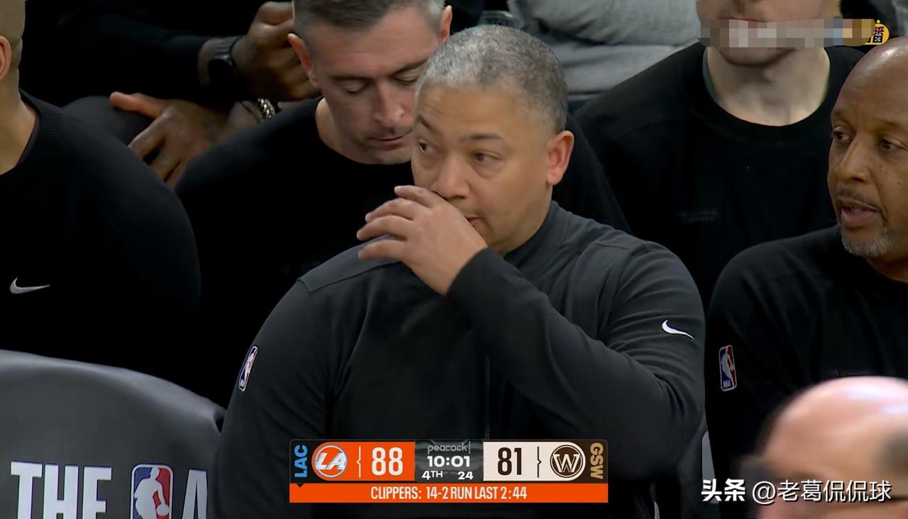 快船主帅泰伦-卢怒赞爱将邓恩！在今天快船客场以114：101逆转击败勇士的赛后采