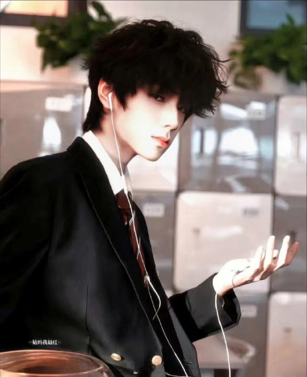 王橹杰壁纸来喽 