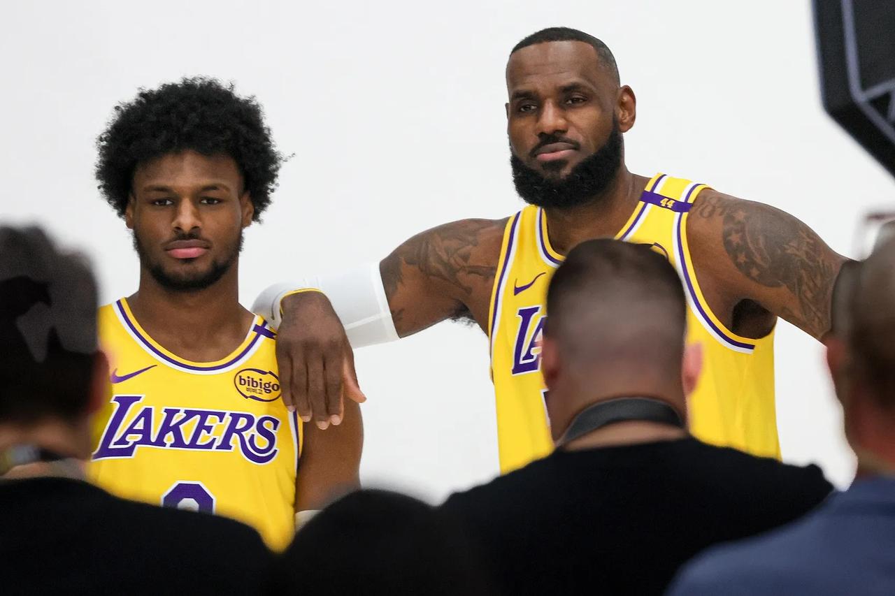 🎈NBA 季前赛爆冷！湖人 114 - 118 不敌太阳。赛后，詹姆斯接受采访