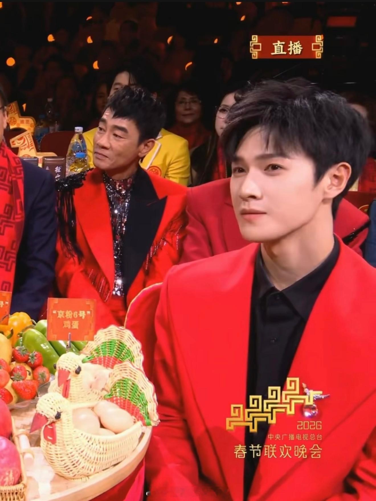 今晚台下的李昀锐属实帅的太耀眼了李昀锐内娱舒肤佳春晚