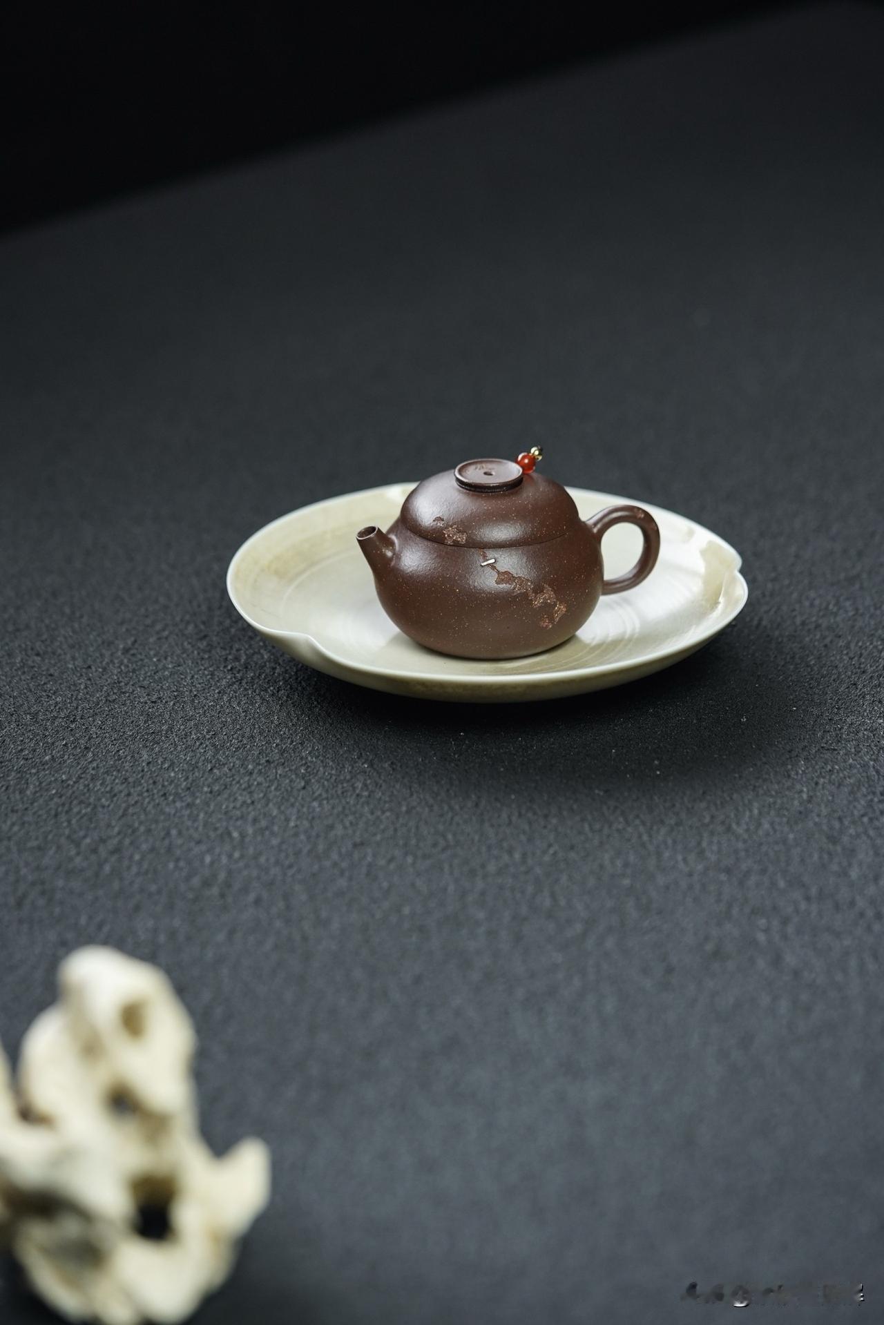 养壶最好用好茶，这样养得快;用一般茶养也可以，只是养的时间就要长一些罢了"。养壶