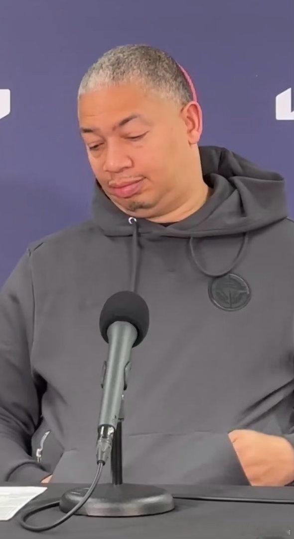 泰伦·卢在被问及目前缺少替补中锋是否对快船造成不利影响时表示：“是的。亚尼克·科