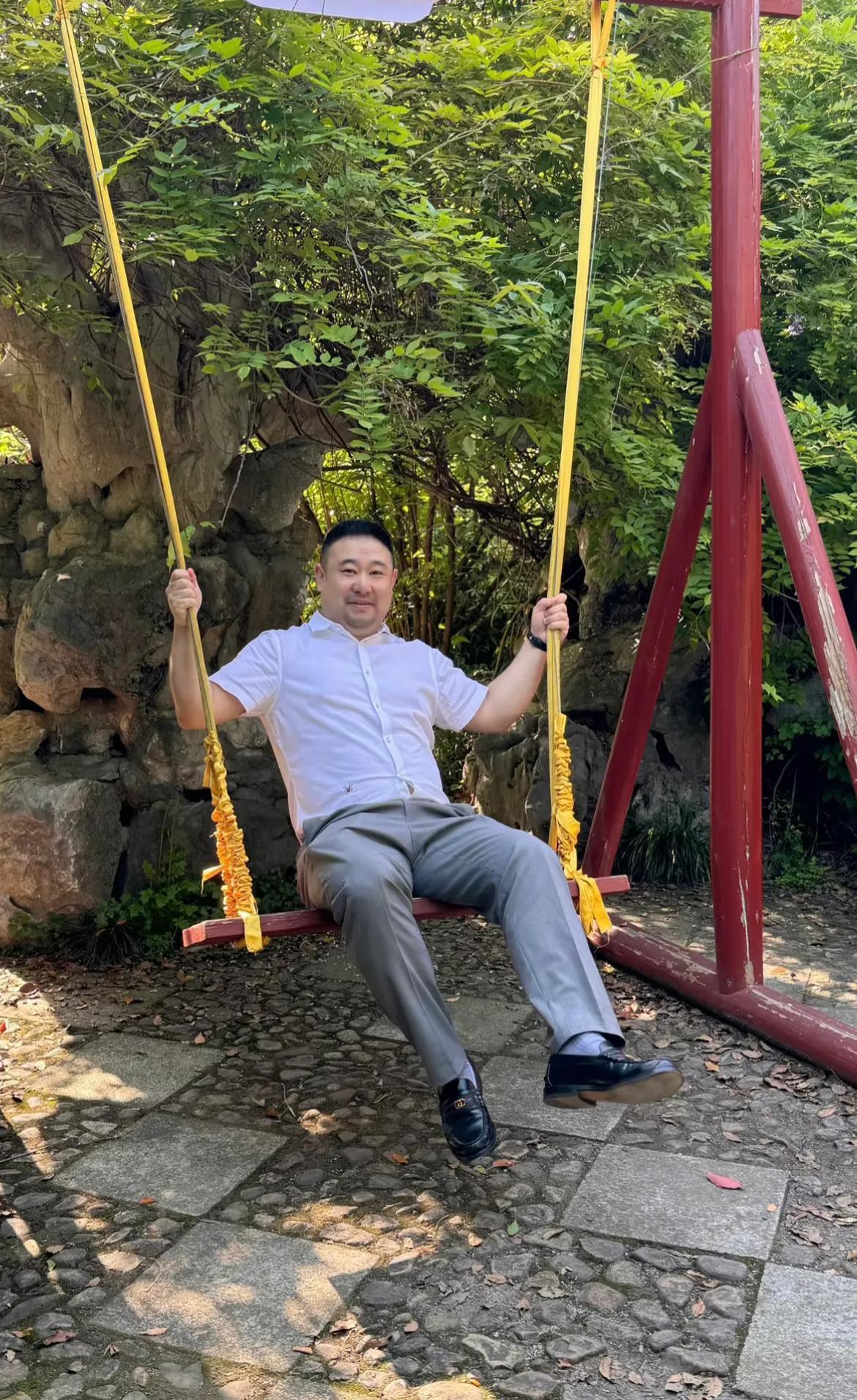 生活平淡，用心就会发光，岁月沉问，跑起来就会有风，平淡的生活也有多种美。