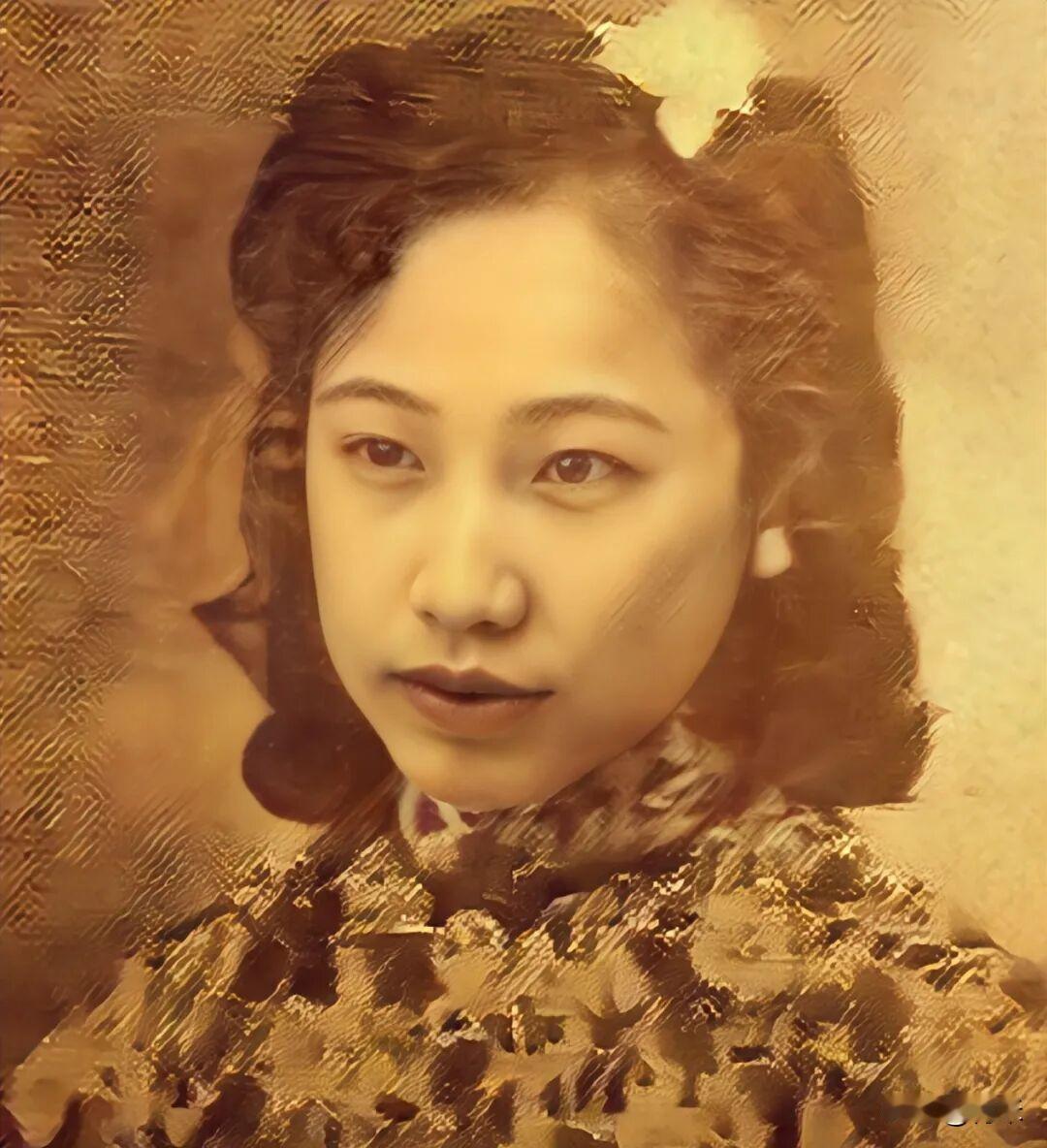 图片中的人是清朝末代皇帝，也是中国两千多年封建帝制的最后一位君主溥仪的妹妹，韫欢