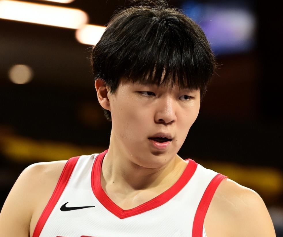 杨瀚森又被雪藏！
刚刚从发展联盟打怪升级回来的杨瀚森，
这场对阵库里带领的勇士，