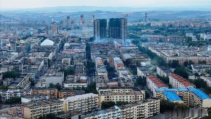 凤凰新闻【2年涨超20%，谁在推高鹤岗的房价？】作者：史航因“白菜价”房子爆火的