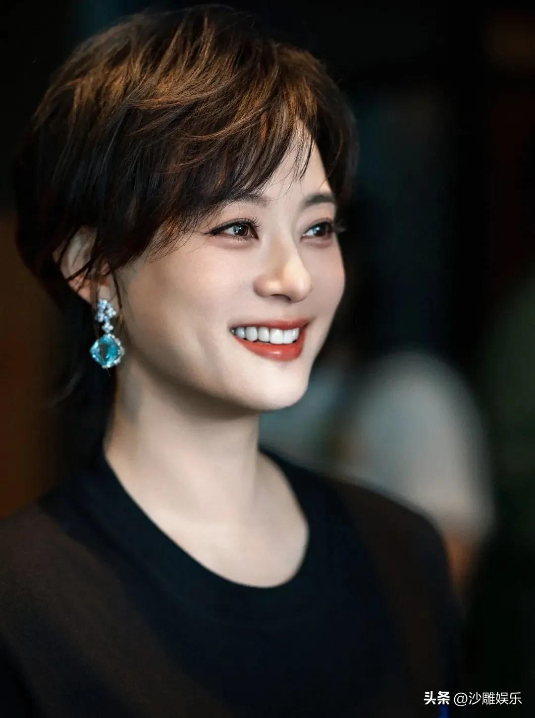 孙俪，好自豪啊！

6月26日，孙俪在社交平台分享了一件让她乐开花的小事。

当