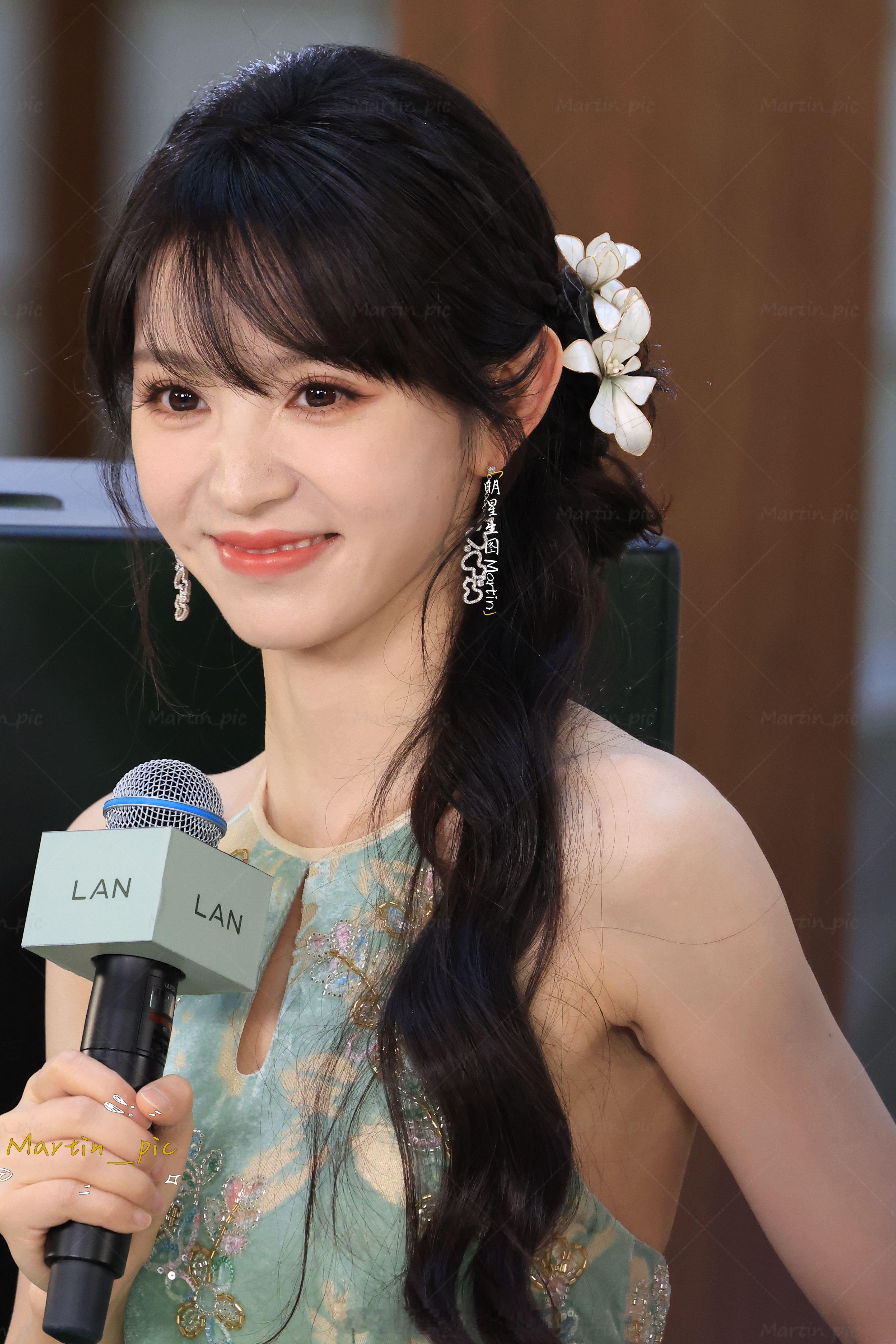 田曦薇  田曦薇杭州品牌活动生图田曦薇的肩颈线条太美了 来自小田的女友力田曦薇飞