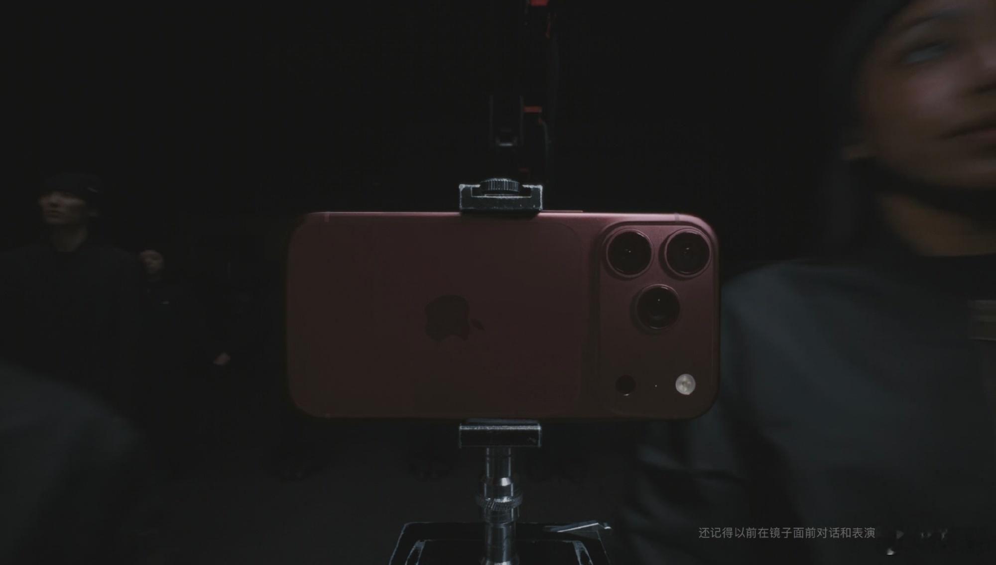 王嘉尔拿新iPhone拍了啥这次王嘉尔整支《Thank You》MV全部由iPh
