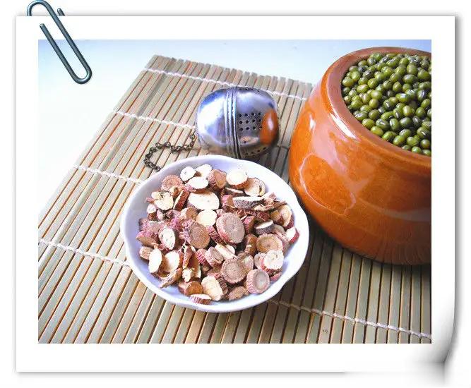 一碗甘草绿豆汤，帮你解掉“一身毒”#每天一味中草药##中医式生活# 对于中老年人