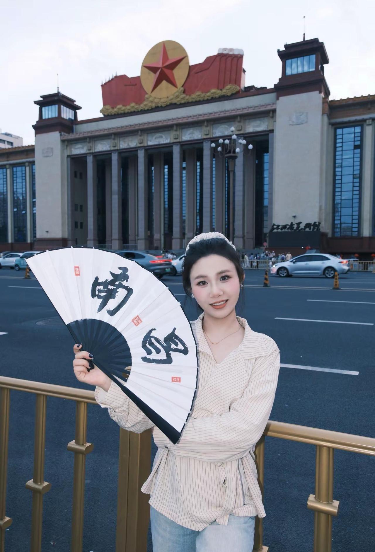 南昌。五星红旗🇨🇳 八一广场拍照
