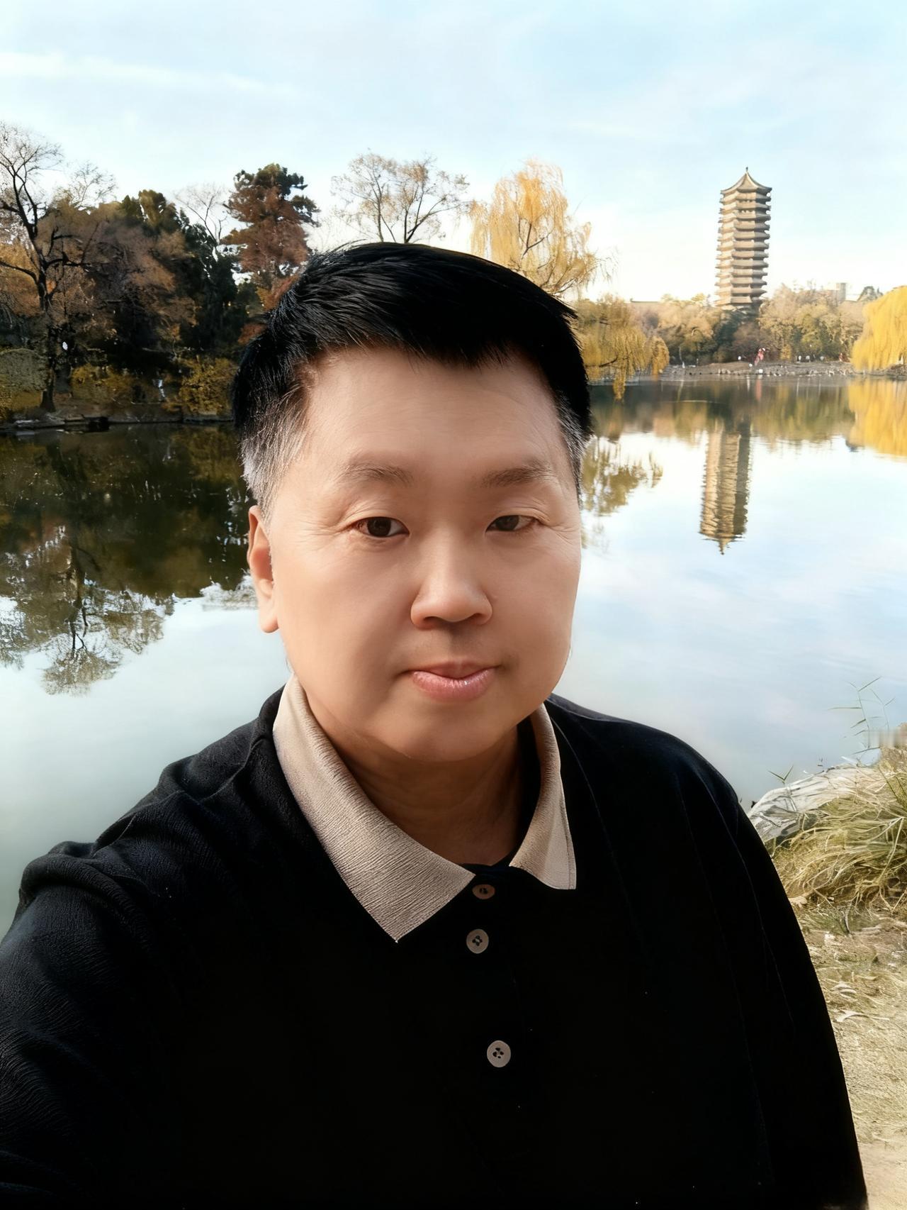 今日课堂之上，与学生共同探讨高市早苗是否堪称“铁娘子”之议题。 高市早苗当选对中