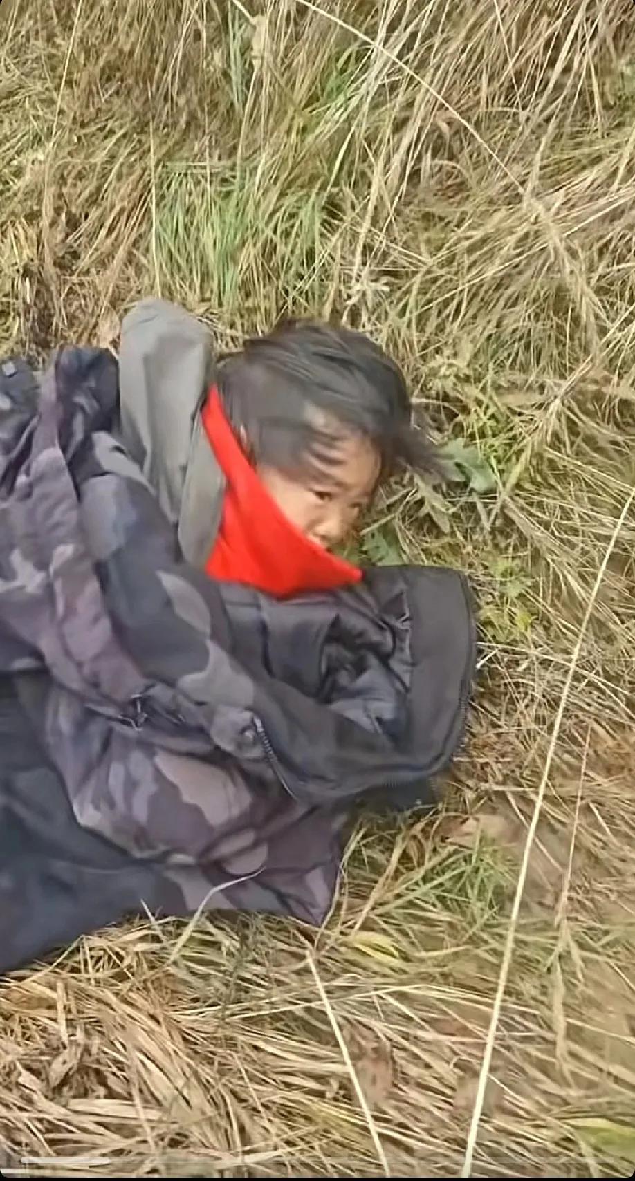 辽宁4岁女童走失终于迎来了好消息，但接下来她的奶奶可就惨了。

孙女找到了，奶奶