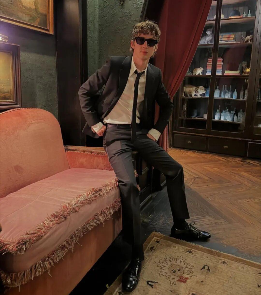 澳大利亚国际超级大牌巨星 Troye Sivan（特洛耶·希文）万圣节扮成了美国