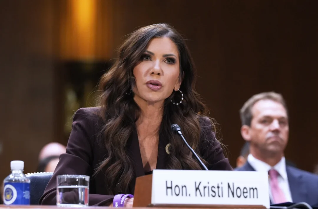 特朗普解雇国土安全部长，引发政府高层震荡