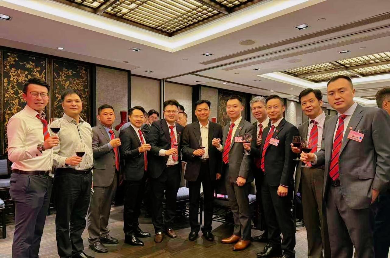 我的初中同学是大佬！我发现一个有趣的现象：目前99%当老板的全是小学初中毕业的。