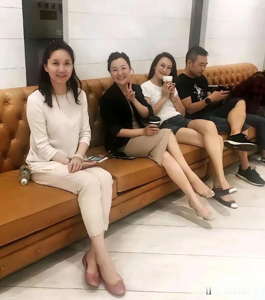 这些都是央视主持人，为什么我一个人都认不出来？