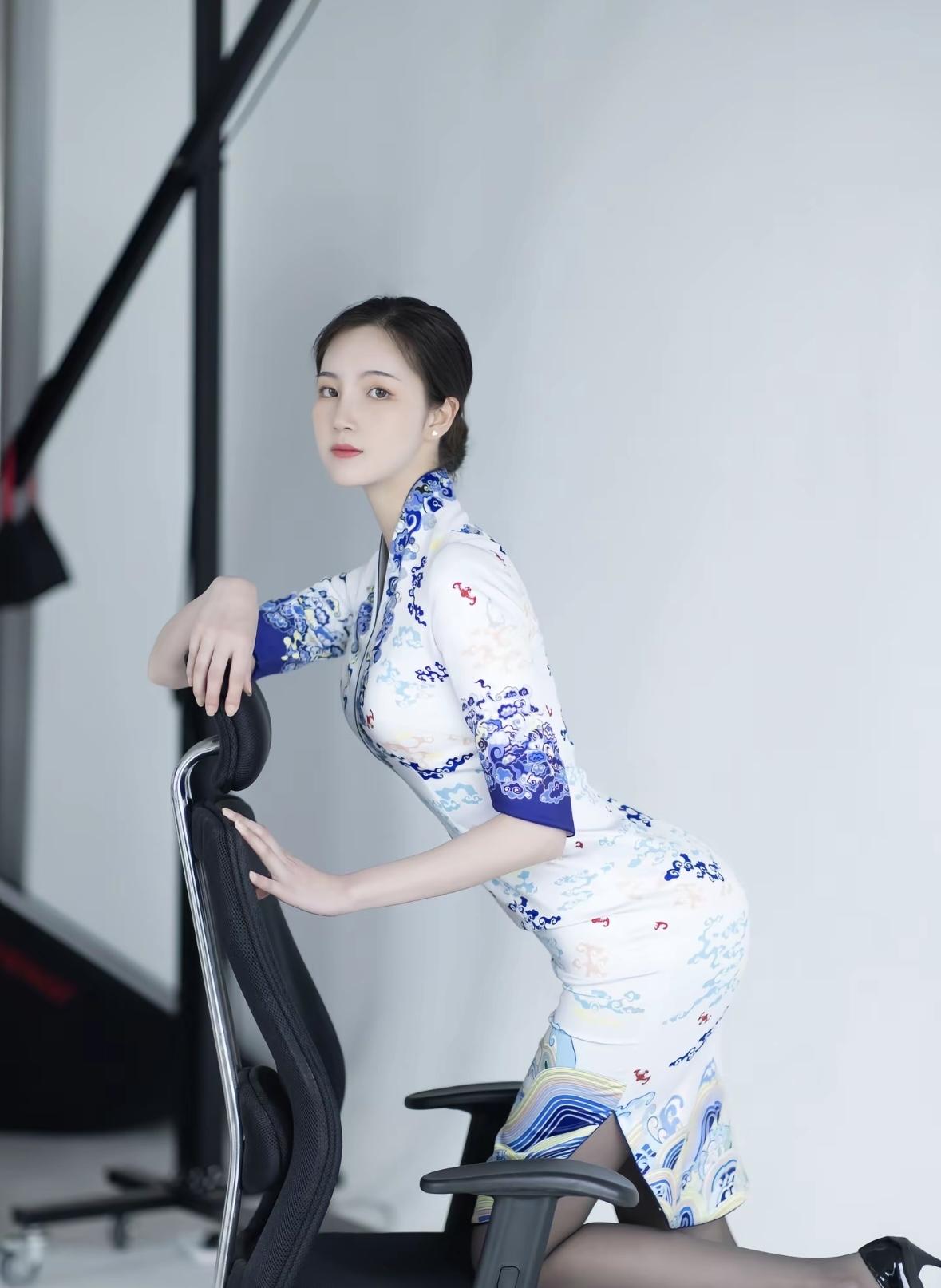 优雅旗袍写真，镜中仙子，复古韵味