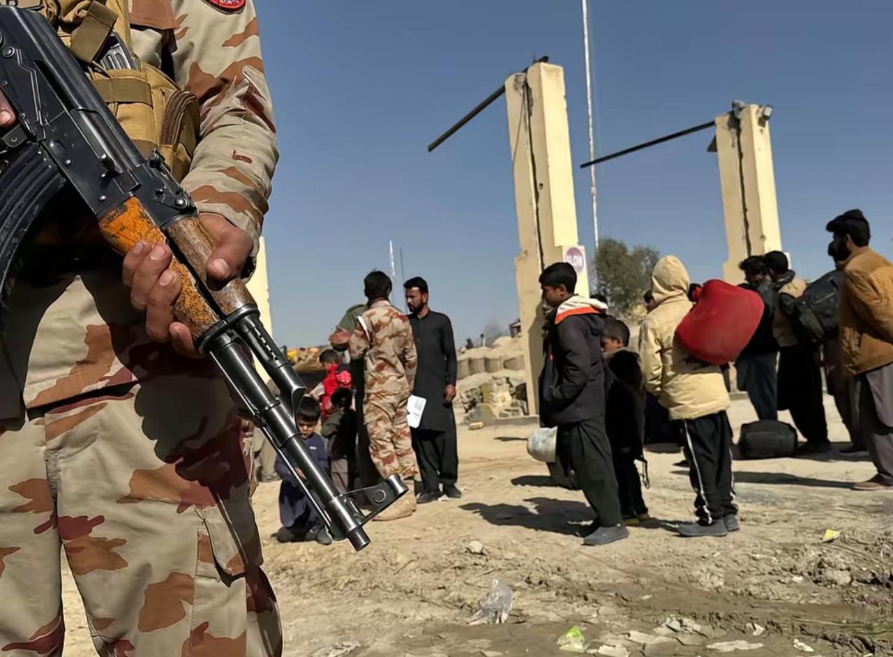 突发！巴基斯坦直接轰炸喀布尔！，两国已进入公开战争。中东再添一把大火，巴基斯坦用