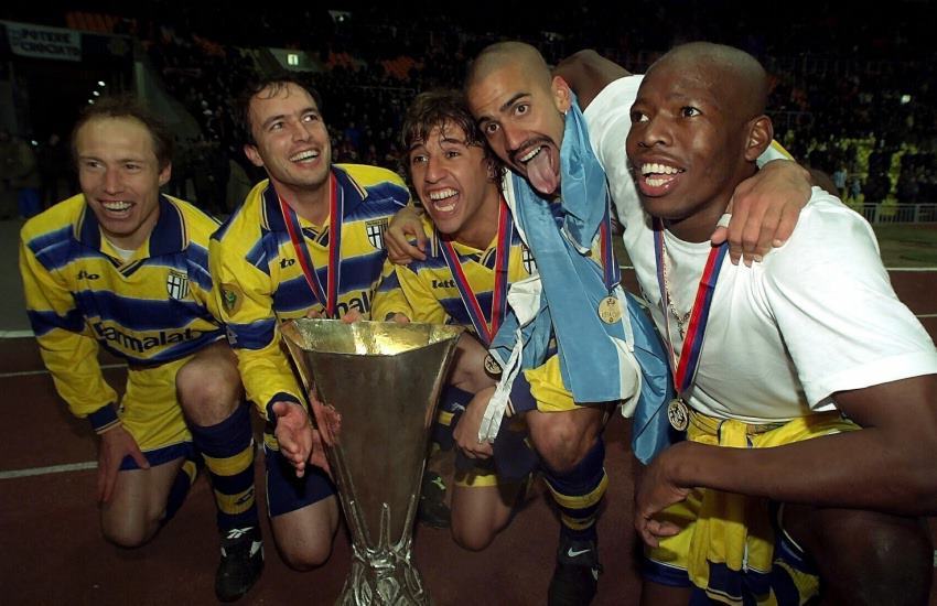 “克雷斯波刚到帕尔马时不太适应意大利北部的生活（96年夏天加盟，一直到97年2月