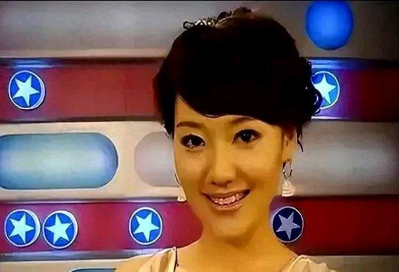 央视女主持总被一些离谱的私生活谣言困扰。就说包养四个男人、嫁给70岁富翁这种说法