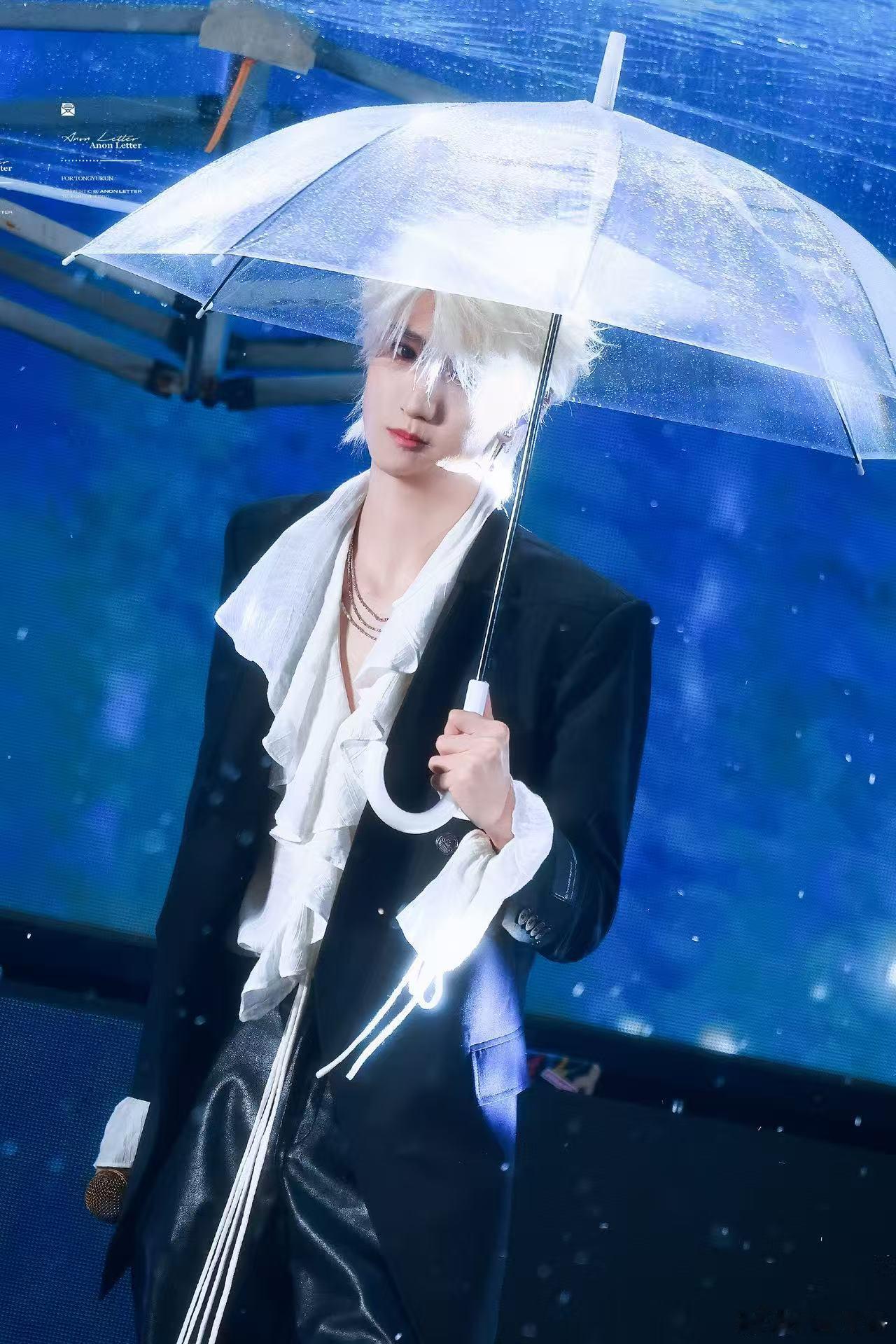 童禹坤童禹坤撑伞神图有了童禹坤好适合淋雨的一张脸本来只是普通的雨天抓拍，没想到童