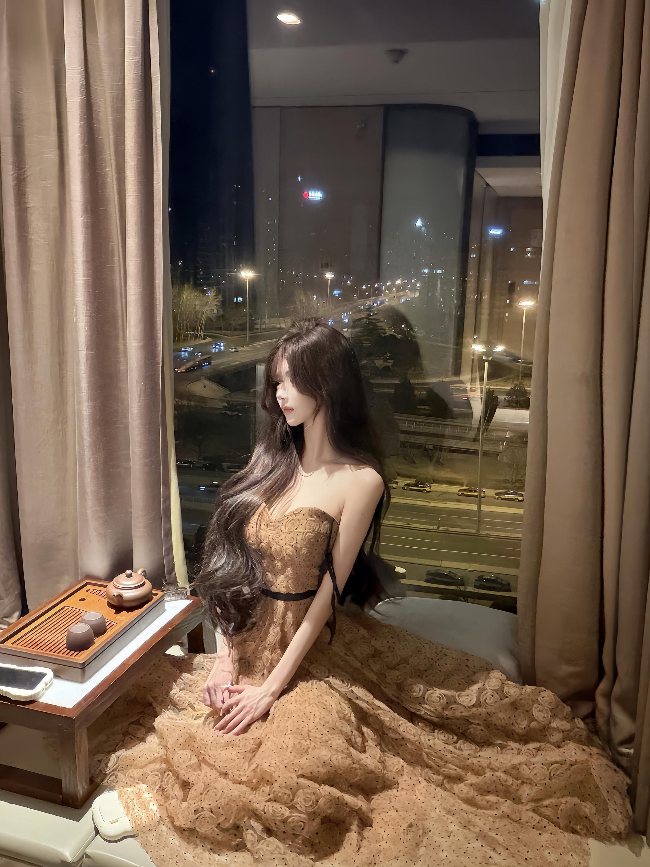 外面的世界太嘈杂 我想保留一份天真躲在你怀里 永远无忧无虑