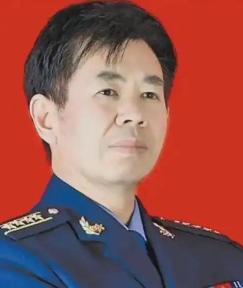 等敌人冲到家门口再打？戴旭教授一句话点透：那不叫保卫，那叫给自家添负担！
咱们很