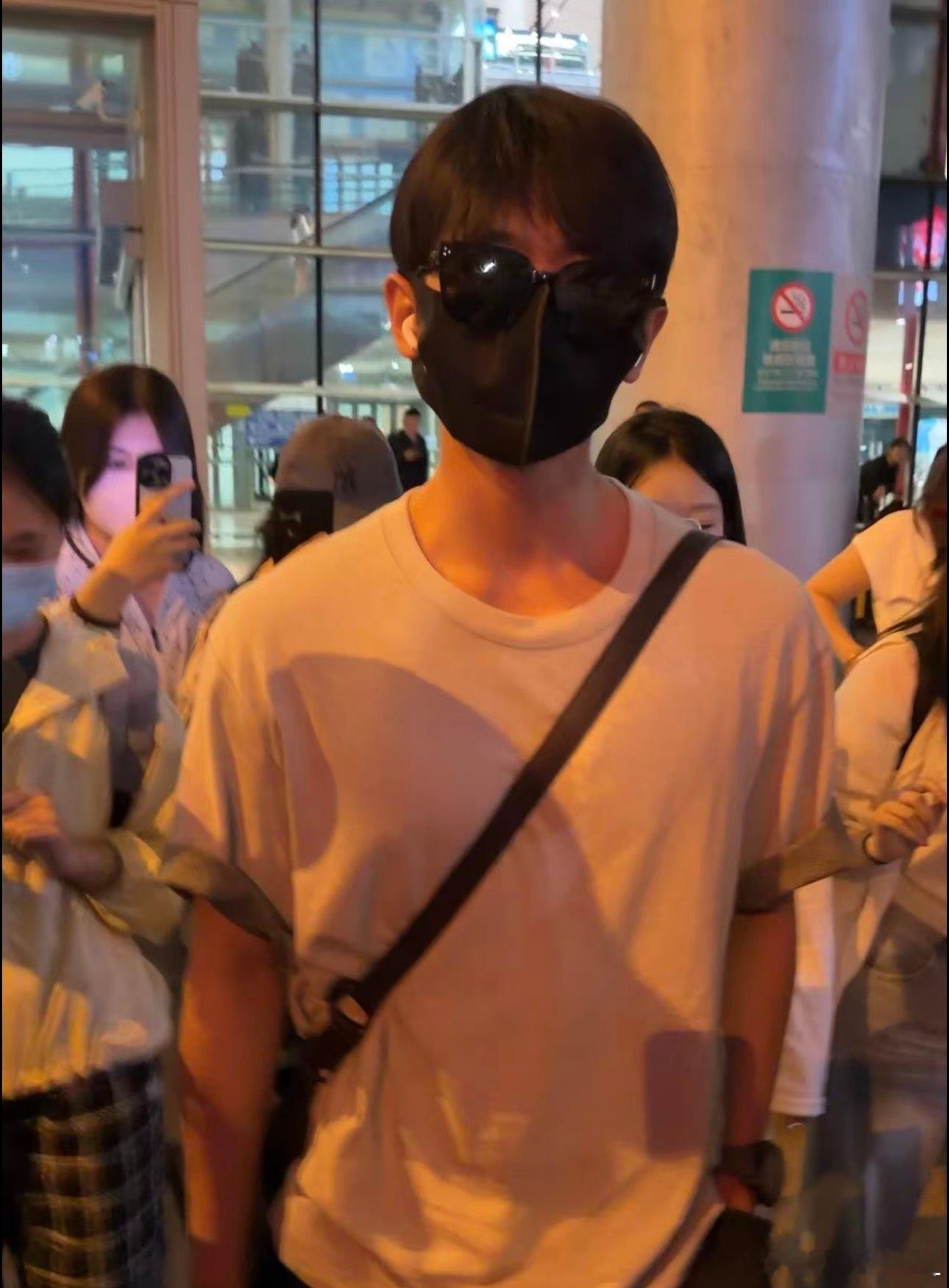 丞磊 小伙真帅呀，进京啦