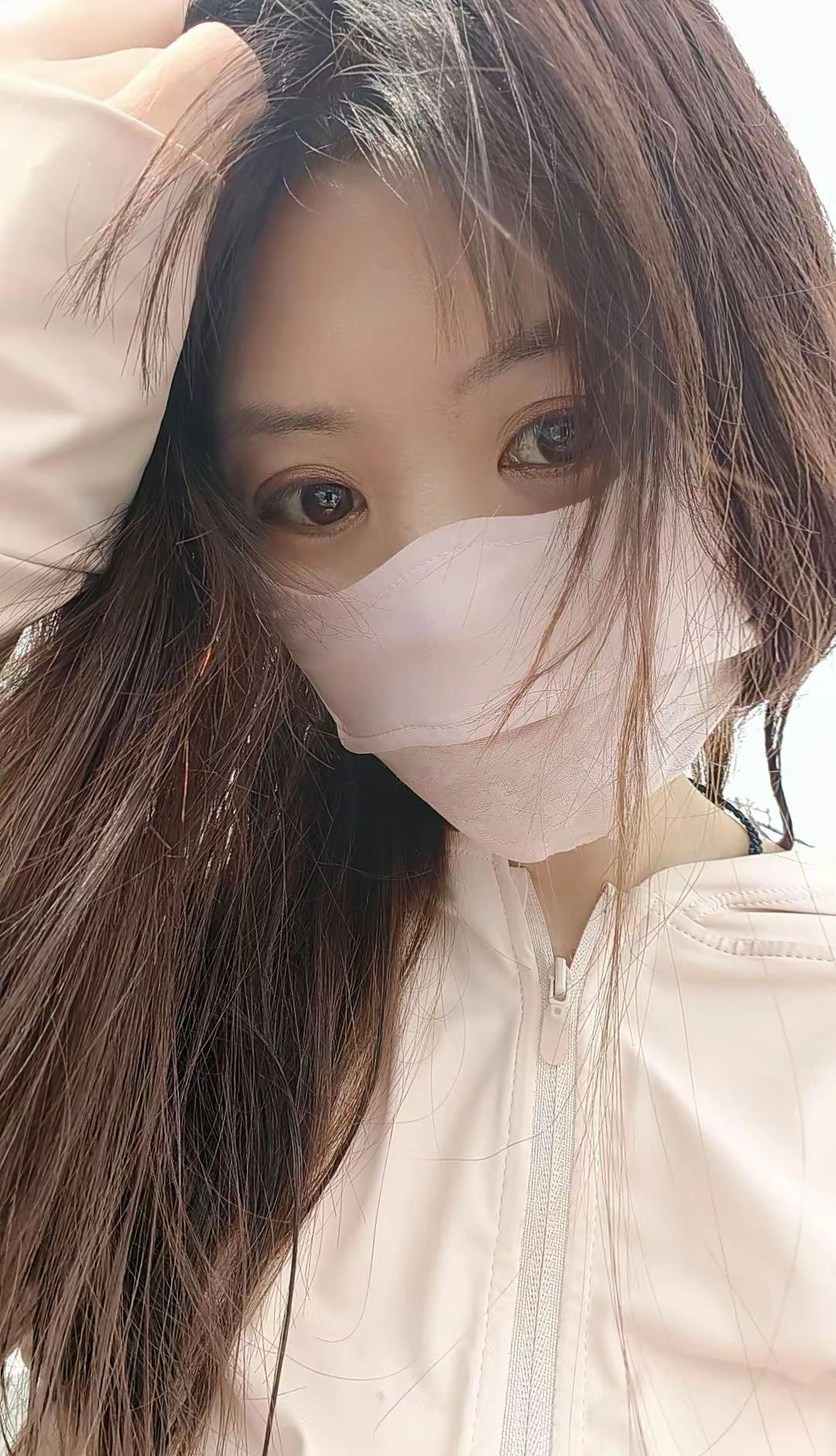 终其一生 如果非要等一个人的话 我想我要一双看到我心疼我的眼睛