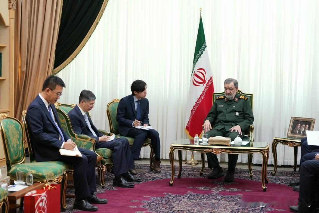 重磅信号！伊朗新高官上任首会选中国，穿军装交底：海峡不开、油价不变
 
【最新：