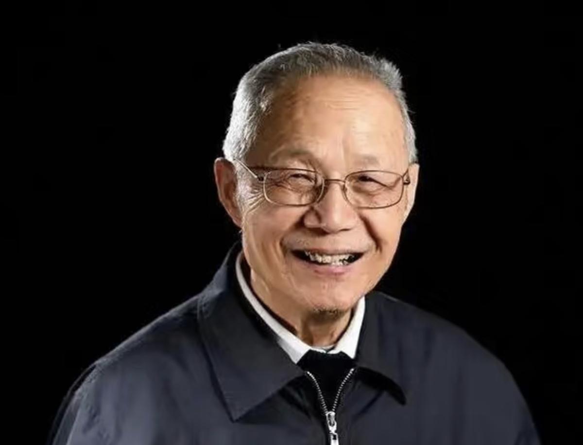很多人只知道
顾诵芬是顶尖航空专家
却不知道这位高龄院士，晚年依旧保持着规律又朴