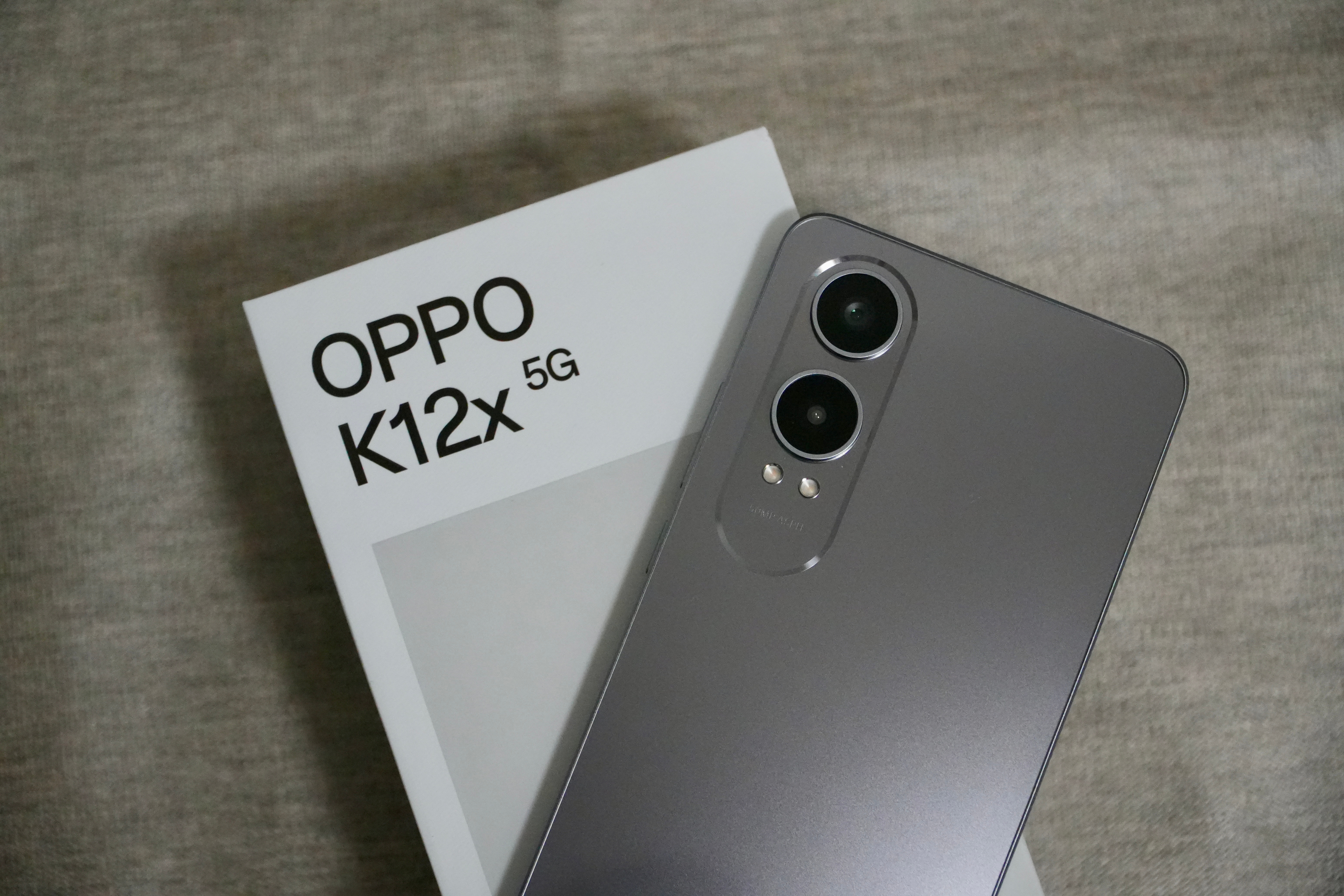收到了 OPPO K12x ，和他大哥 K12 一样，也得经过高跟鞋的摧残。我就