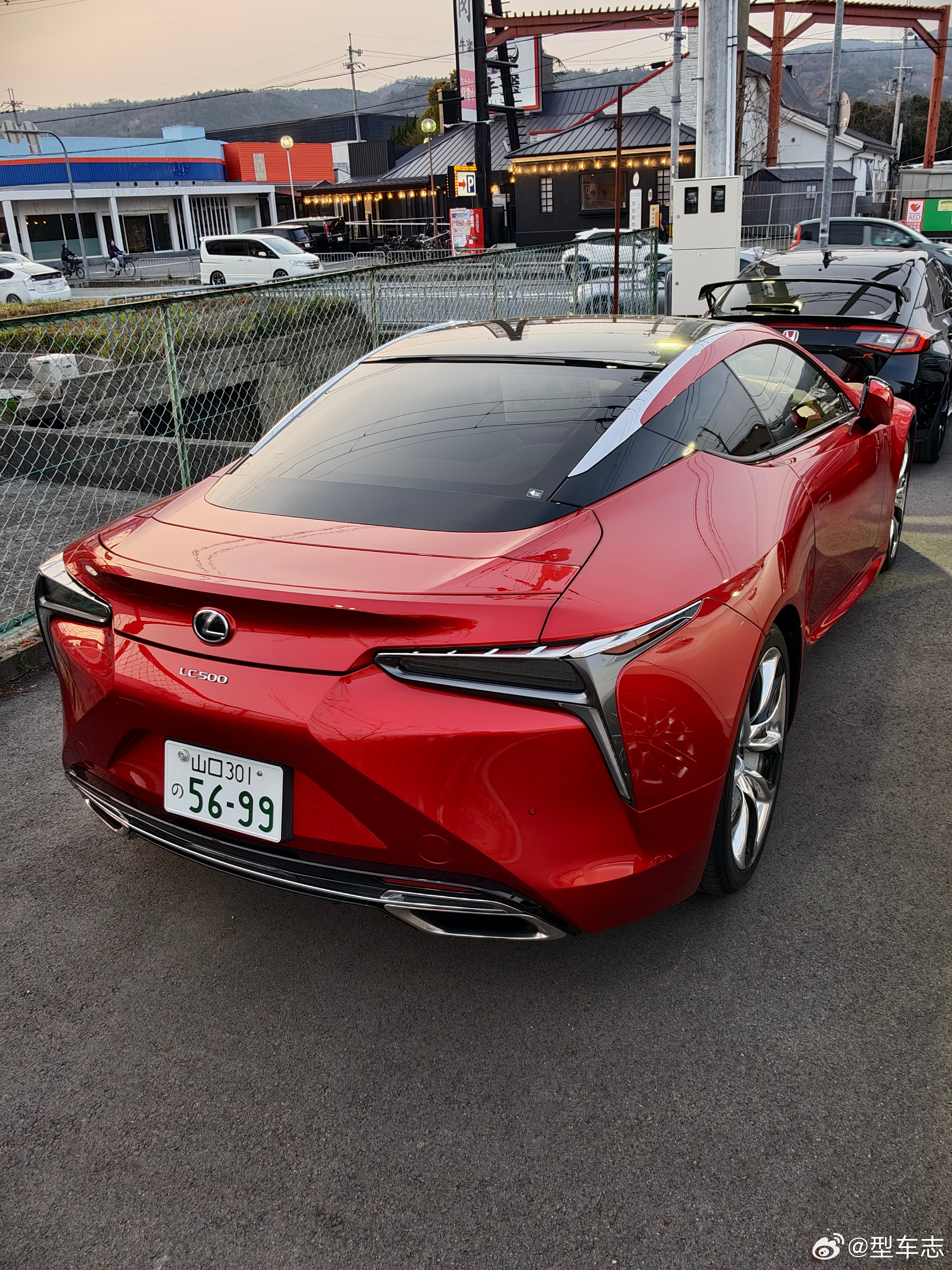 感受一下雷克萨斯LC500的保值率。2021年的车，跑了1.6万公里，依然能卖到