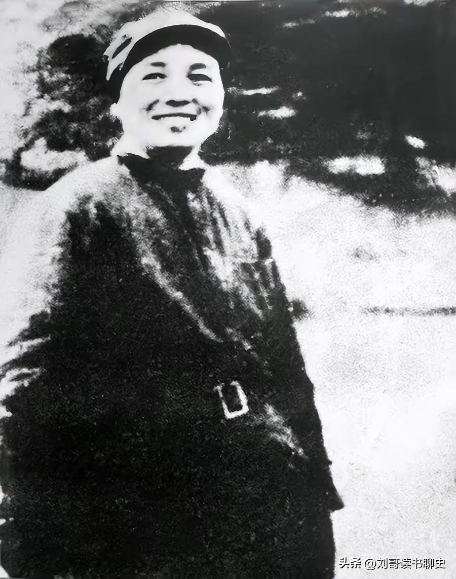 叛徒供出她赏一千大洋！敌军官捏住她双手，却皱眉挥手：快滚！

1937年，西宁。